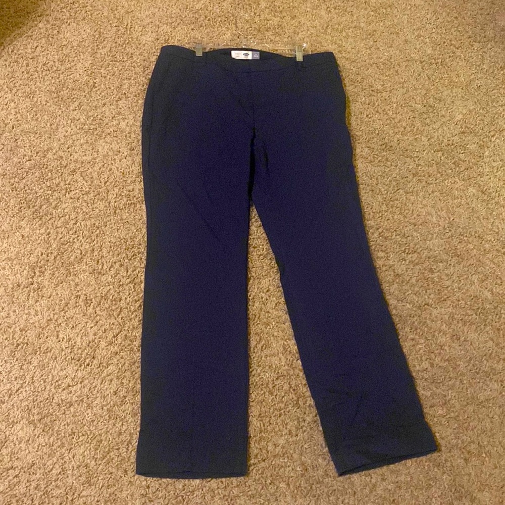 Old Navy women’s straight leg slacks. Regular length. Size 16. Navy in color.